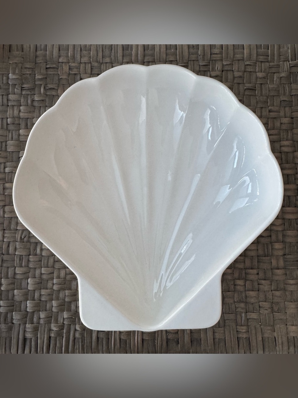 Vintage Pfaltzgraff White Shell Serving Bowl